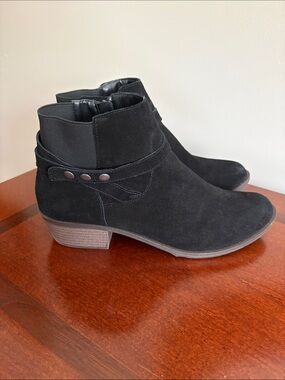 Kenzie Black Suede Ankle Boots size 11 EUC